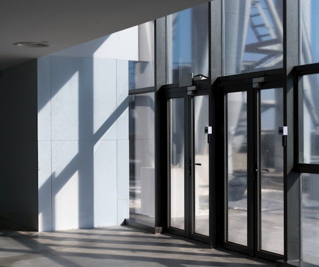 Aluminium Doors Dubai Designs, Types & Complete Buying Guide