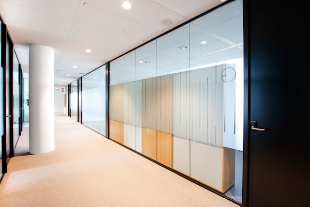 How Much Does a Glass Partition Cost in Dubai
