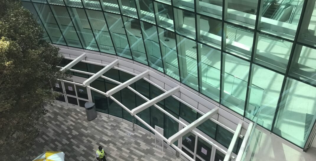 Aluminium Curtain Wall vs Structural Glazing Comparison Guide